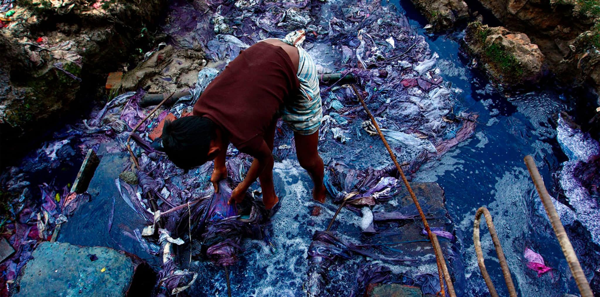 dabooty-ecowear-contaminacion-rio